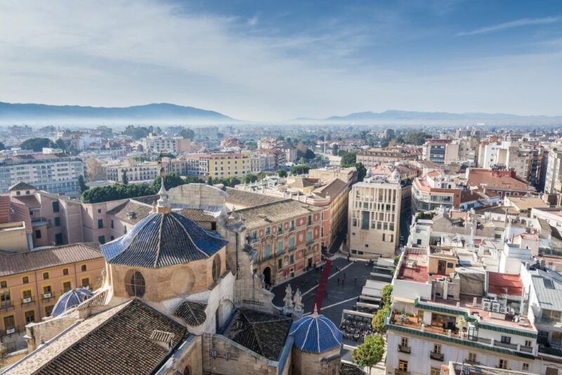 Vista aérea de la ciudad de Murcia y vistas de la catedral.