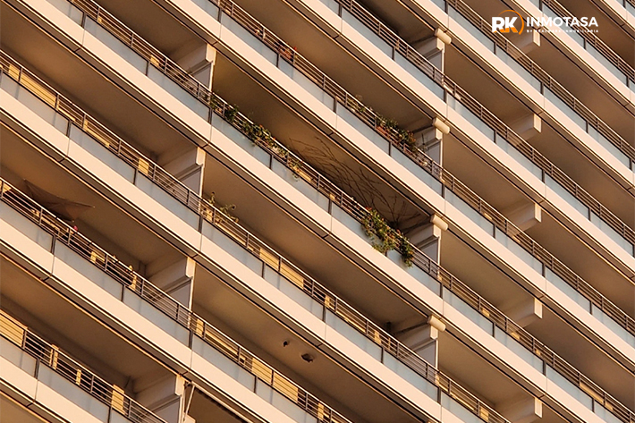 Fachada de un bloque de viviendas en Murcia.